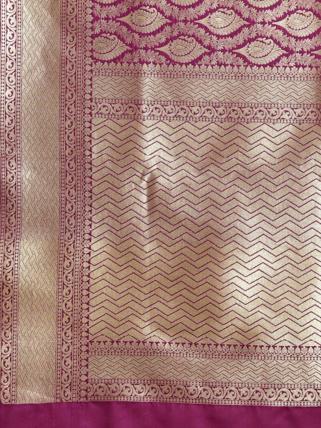 Kanjiwaram Silk Saree with Stylish Paisley Zari Weaving
