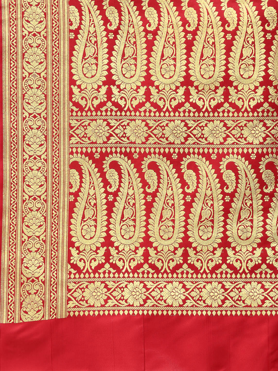 Kanjiwaram Handloom Silk Saree with Intricate Zari Motifs